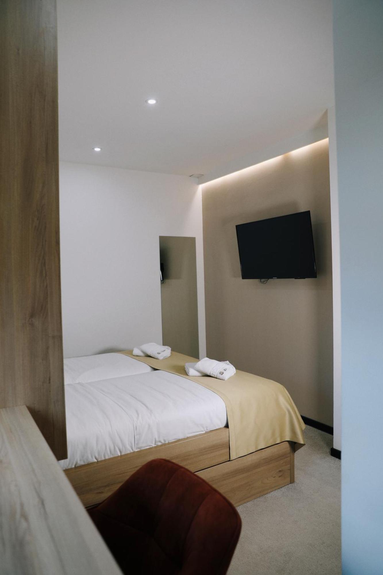 Hotel Sax-Win Pozega Pokoj fotografie